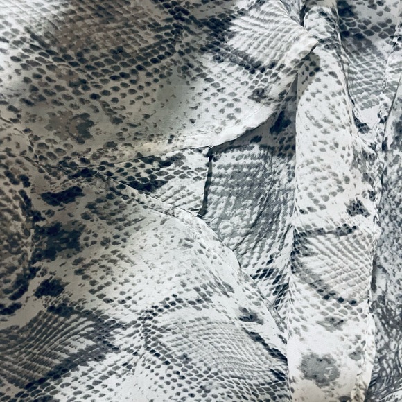 Snake print blouse with under tank size Small - Picture 5 of 5